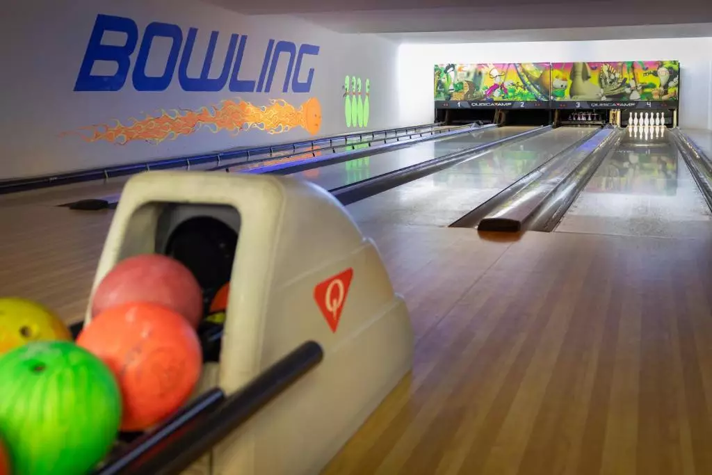 بولینگ Aqua Fantasy Aquapark Hotel